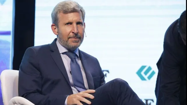 Frigerio suspendió los aumentos salariales a los funcionarios