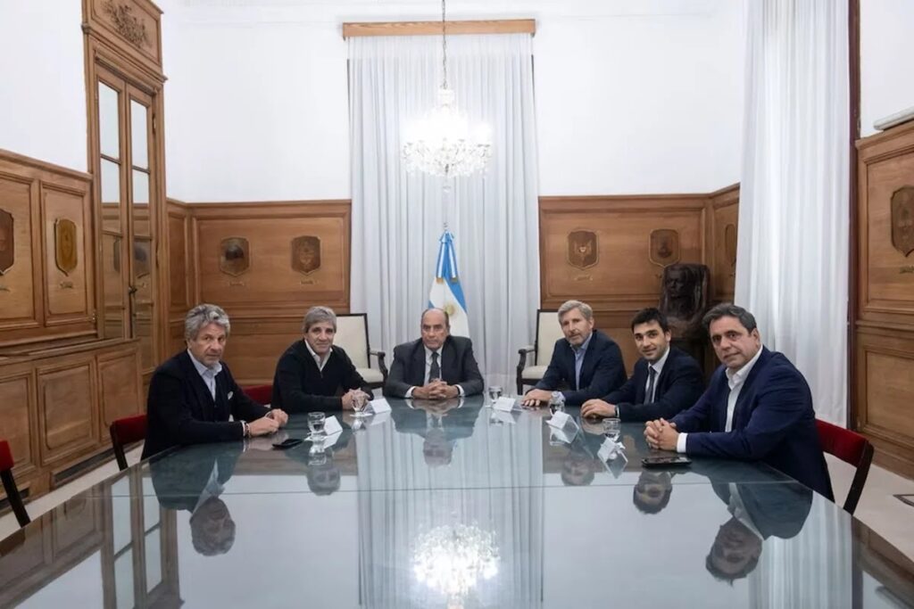 Frigerio fue uno de los gobernadores que inauguró la nueva mesa de diálogo con Nación