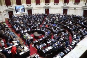 Diputados aprobó restringir los DNU, pero volverá al Senado con cambios